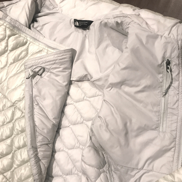 The North Face Thermoball Quilted Jacket - Picture 5 of 7